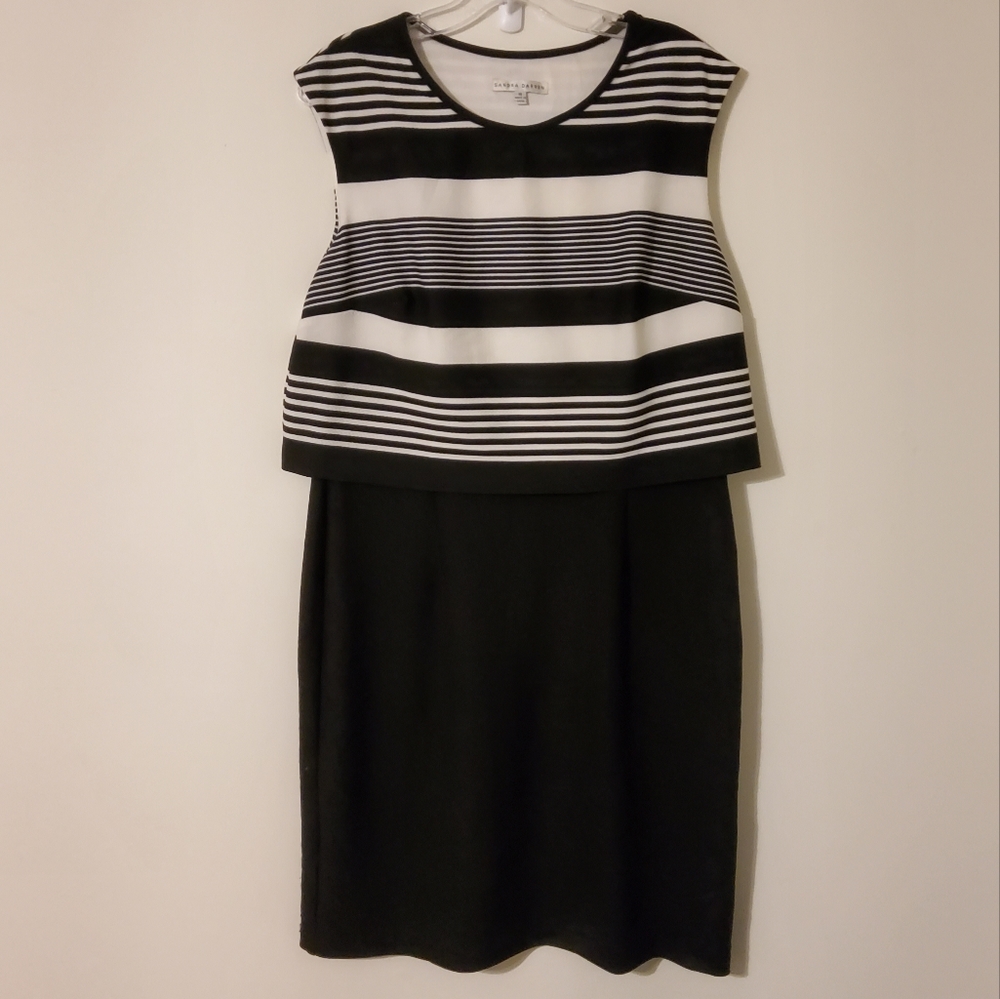 Sandra Darren Stretch Black/White Stripes Sleeveless Sheath Dress Size 18